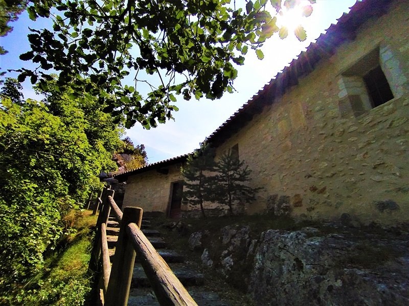 Santa Maria de Mellera Ermita Barrion