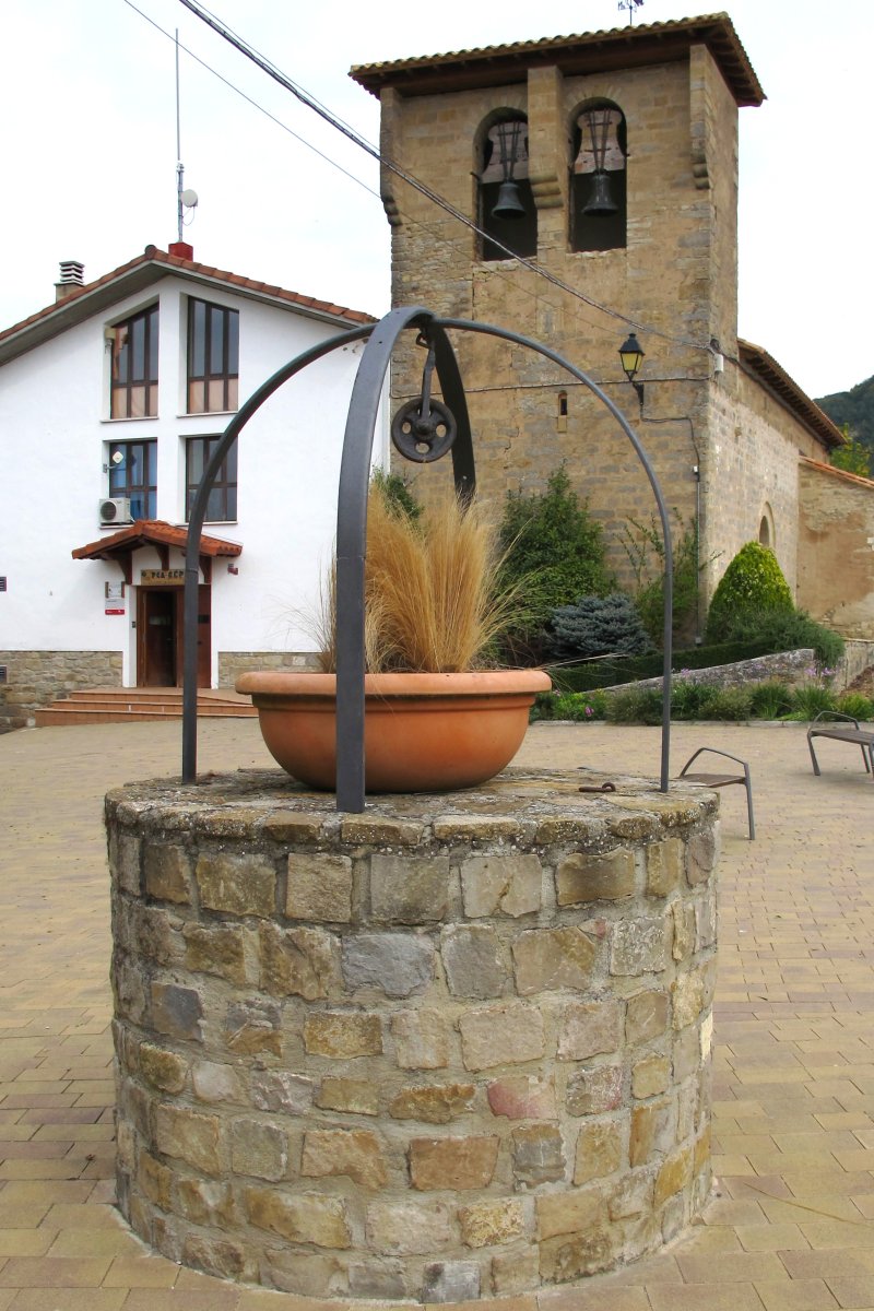 Putzua eliz aurrean, Ilundain-Aranguren