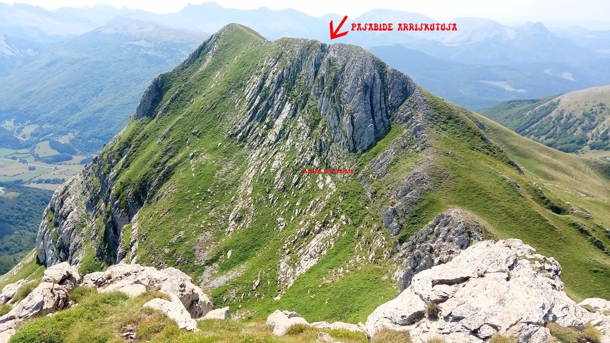 Keleta (1906m) eta Sakro eta pasabide arriskutsua ere bai Ezkietatik