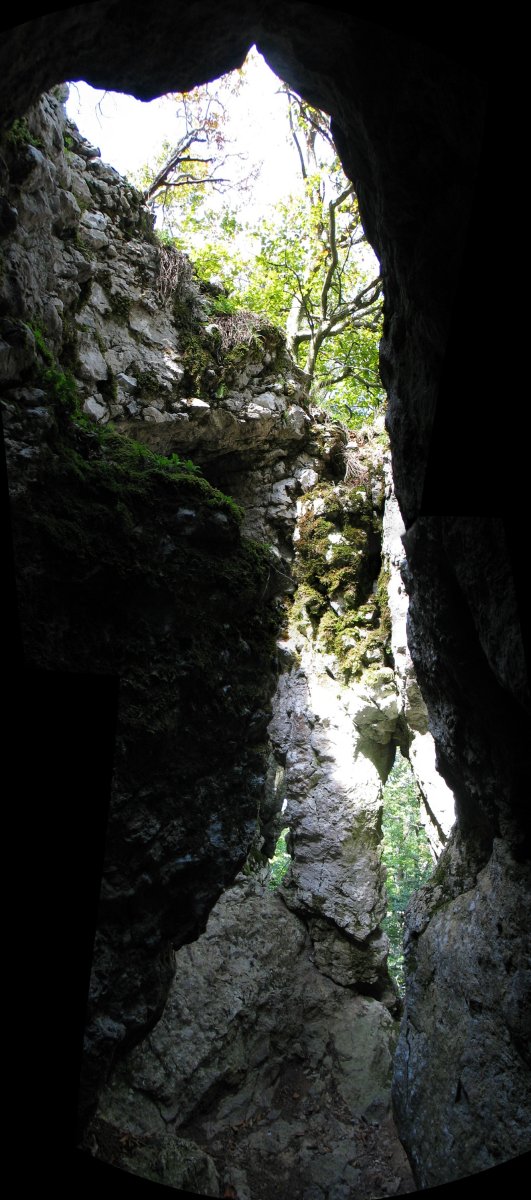 Haitzuloa, iparraldeko lepoko bidean