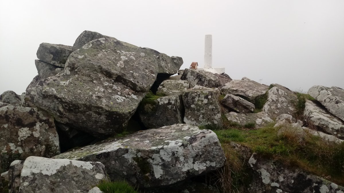 Alba (1074m) tontorra