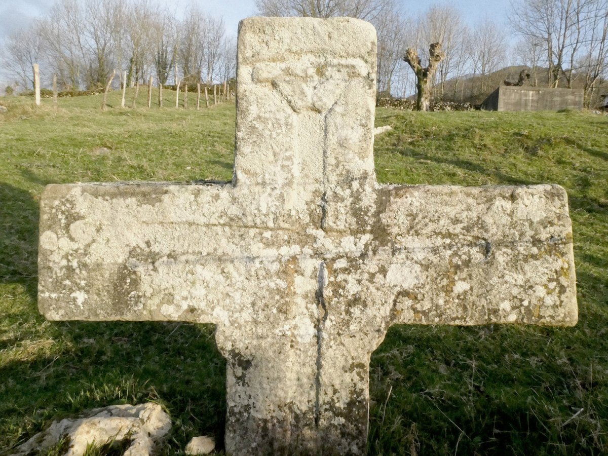 Gurutzea Larrakosetako bide ertzean, Berroeta-Baztan