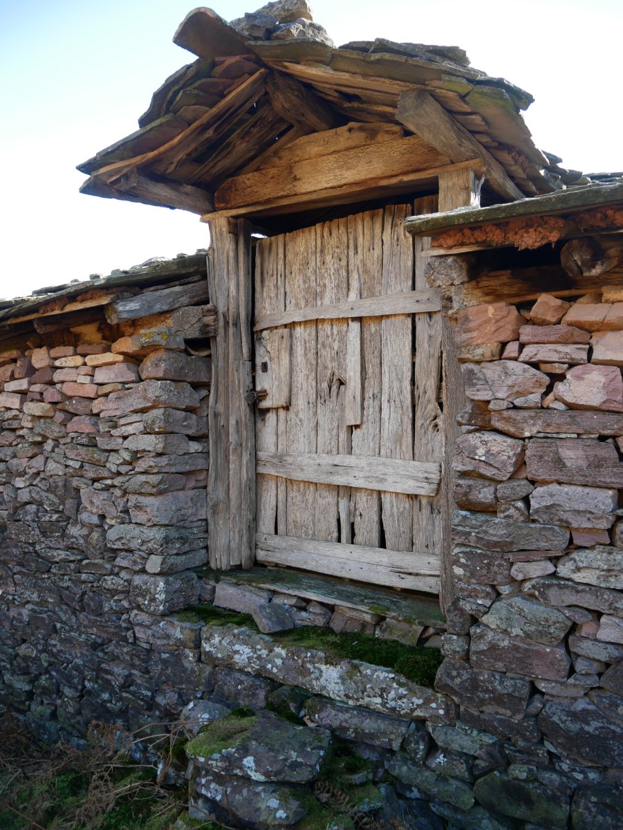 Artzain borda baten goiko sarrera, Iratzabal aldean