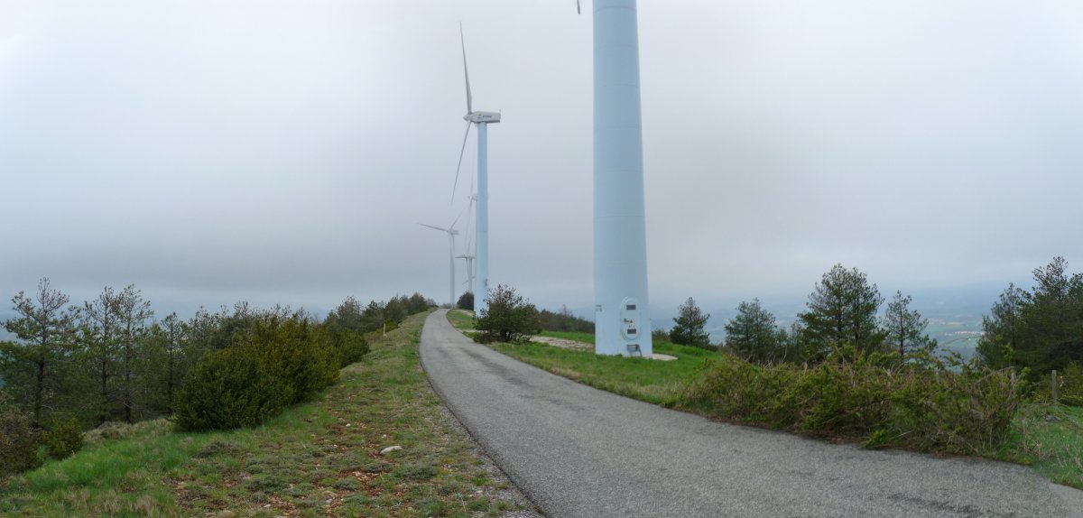 Parke eolikoaren pista