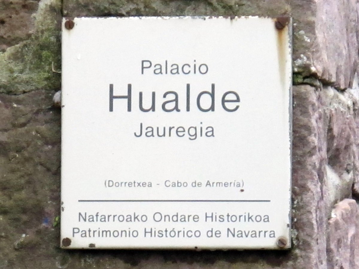 Hualde jauregia, Erratzu-Baztan