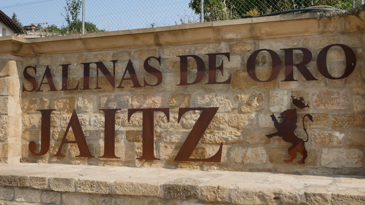 Izena, herriko sarreran