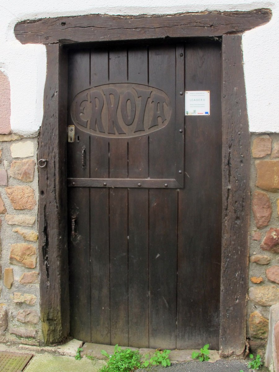 Errotara sarrerako atea, Urdazubi