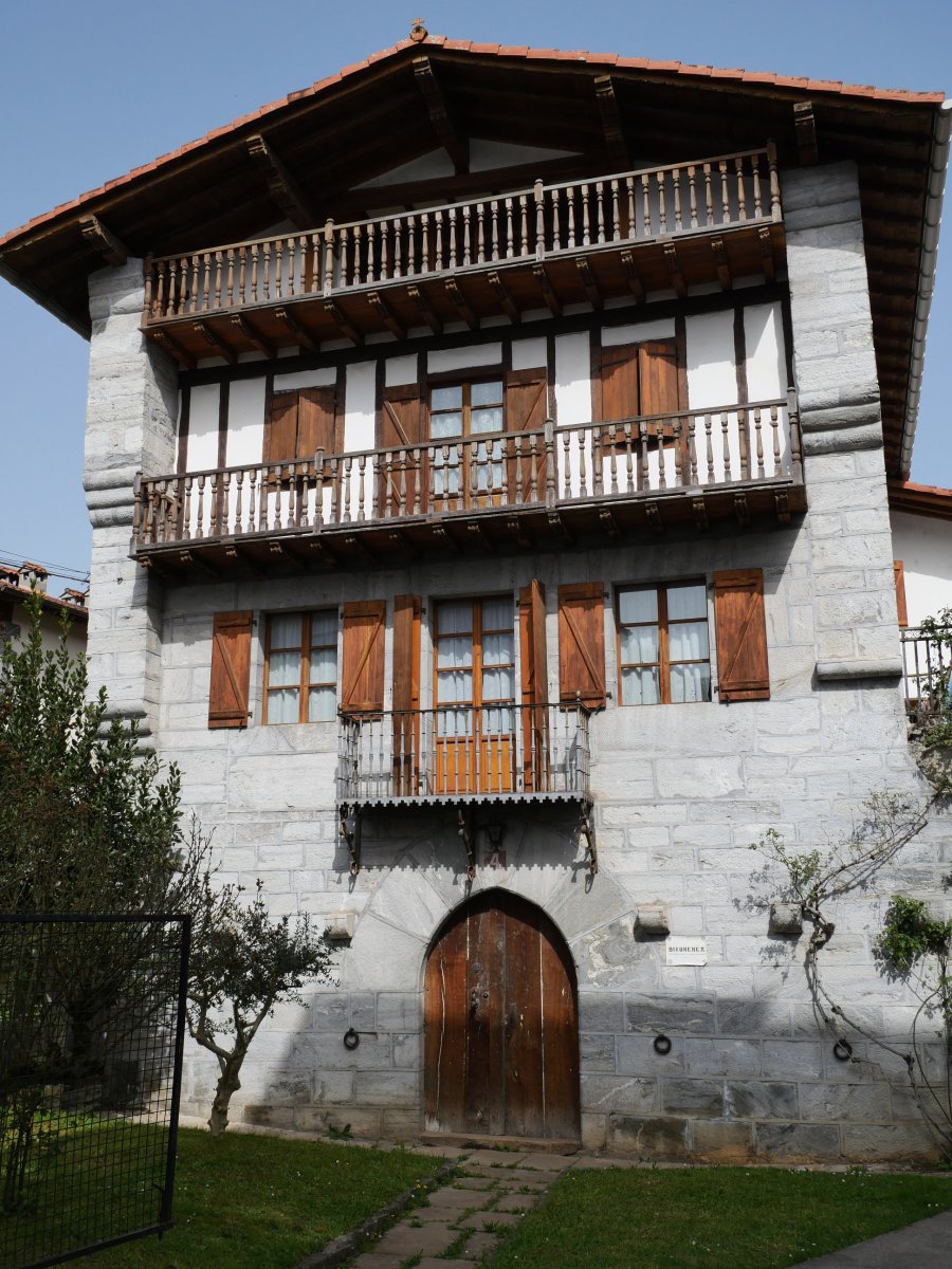 Bikuñenea etxea, Lesaka