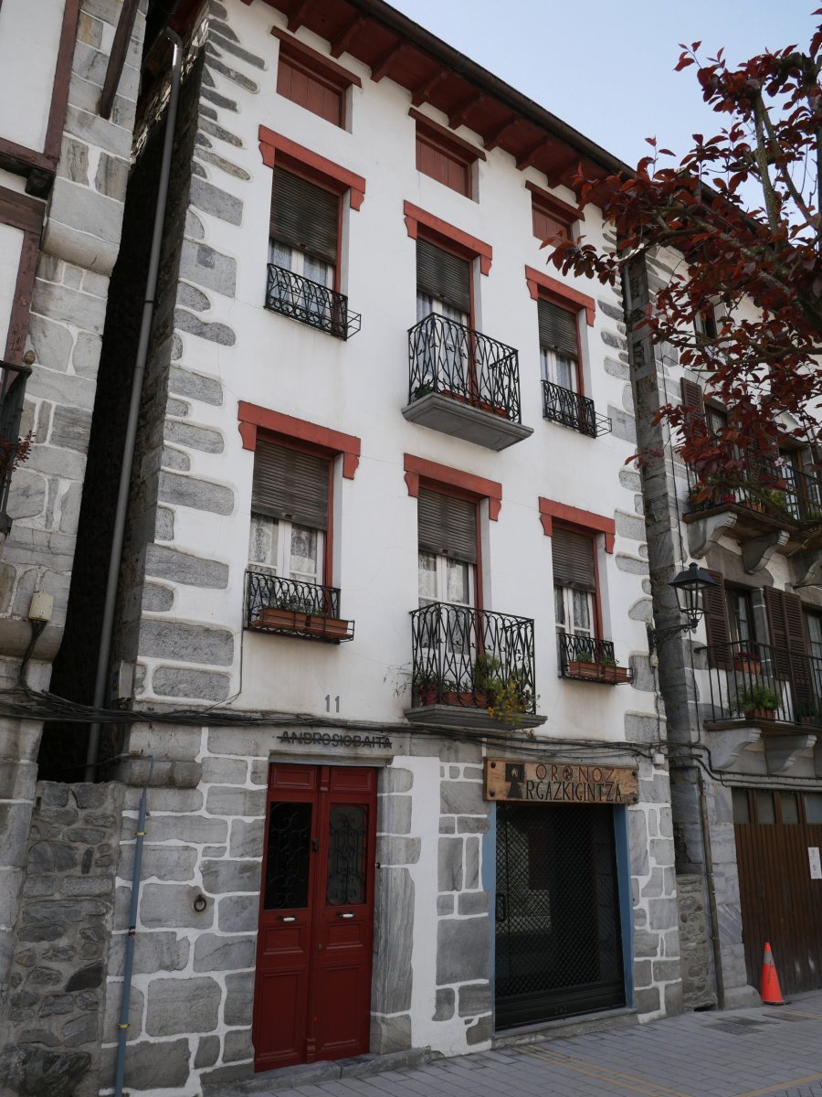 Plaza Zaharreko etxea (Anbrosiobaita), Lesaka