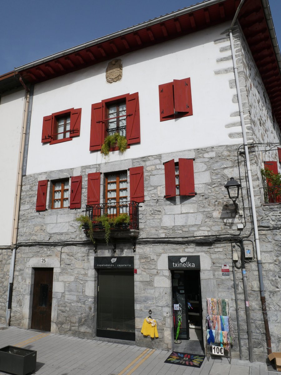 Plaza Zaharreko etxea, Lesaka