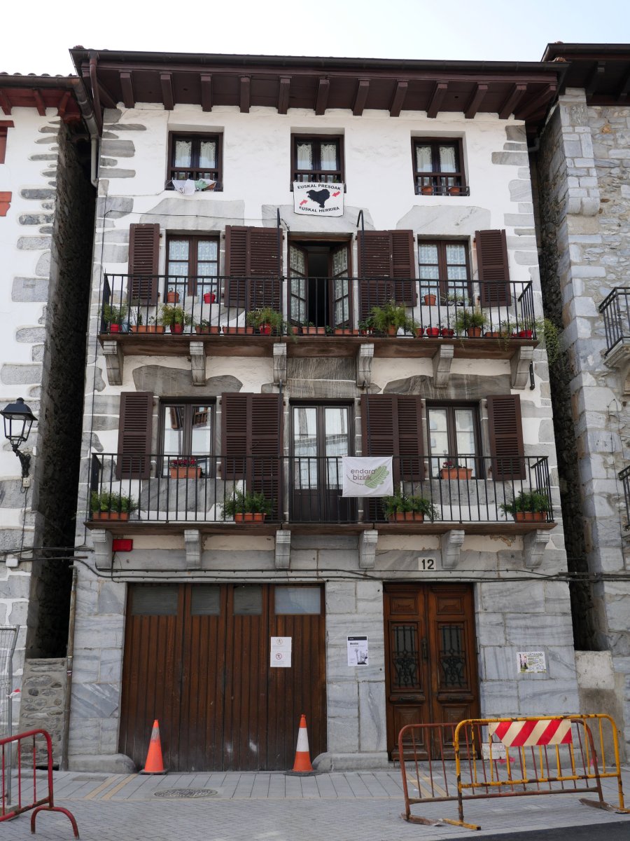 Plaza Zaharreko etxea, Lesaka