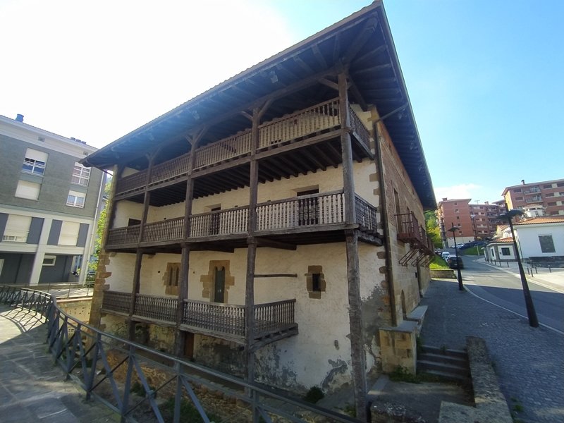 Bikuña Jauregia Legazpin