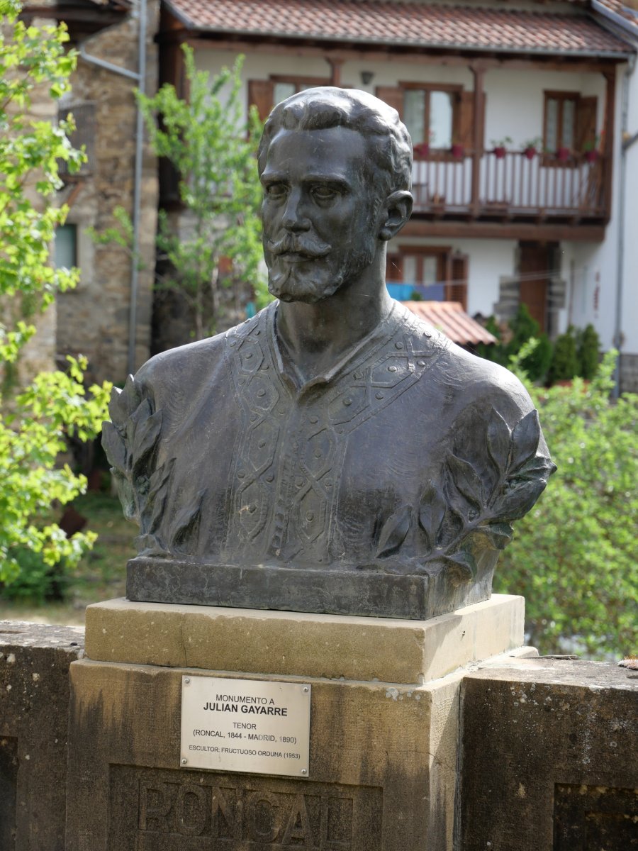 Julian Gayarreren jaiotetxea, Erronkari