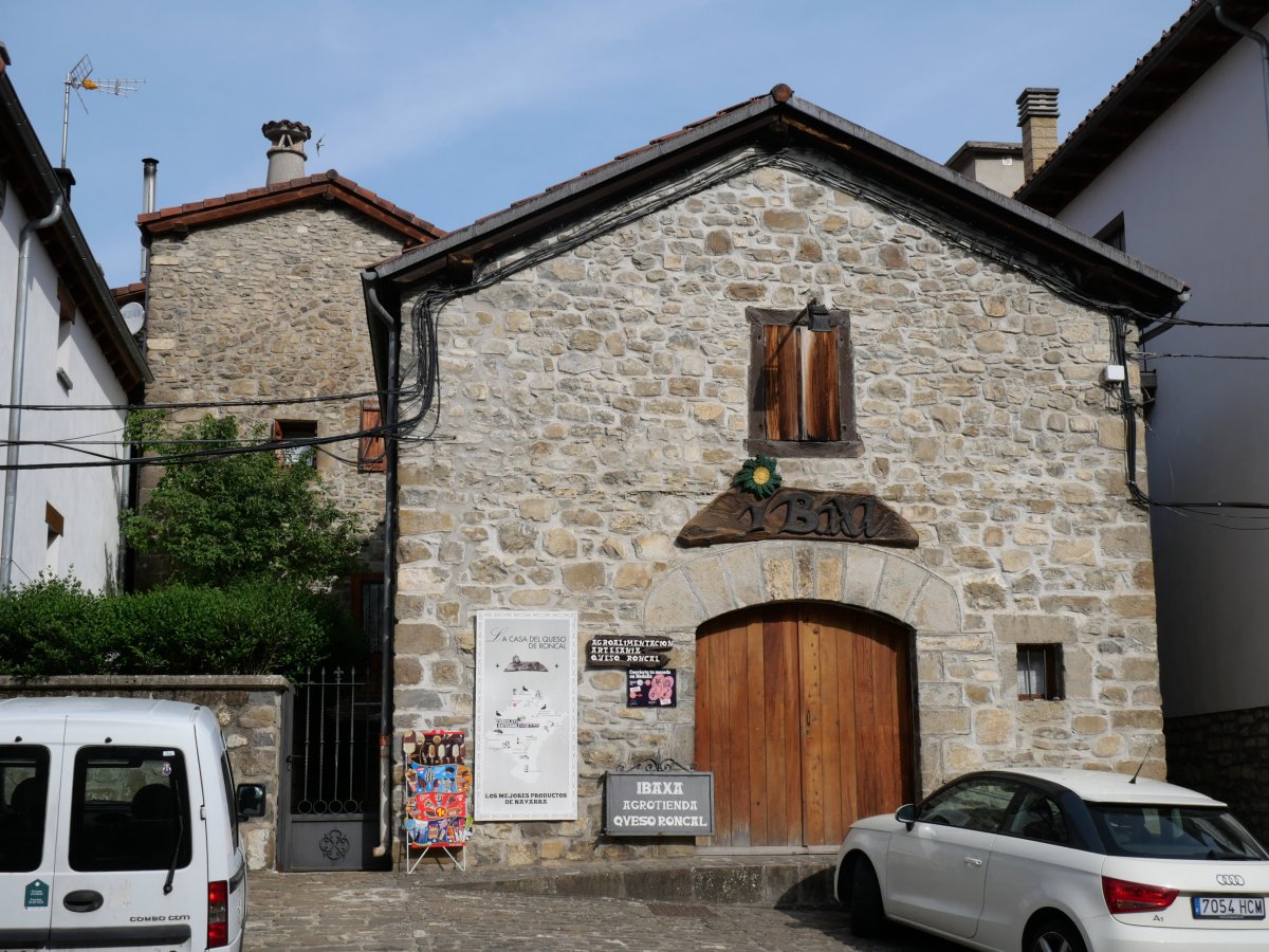 Gazta saltokia, Erronkari