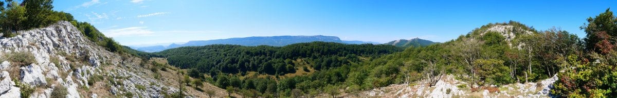 Akier, Atako ibarra eta Eguerdimuño