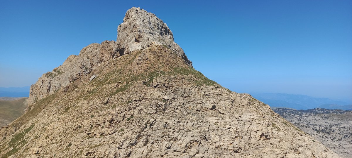 Budogia (2370m) tontorra aurreko azken zatia
