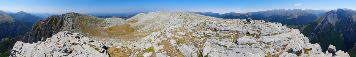 Ezkaurre gaineko panoramika zabala