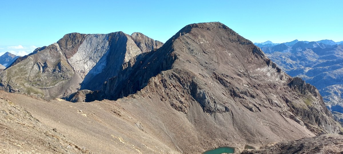 Garmo Beltza (3064m) Algas aldetik, ezkerrean Infernuak