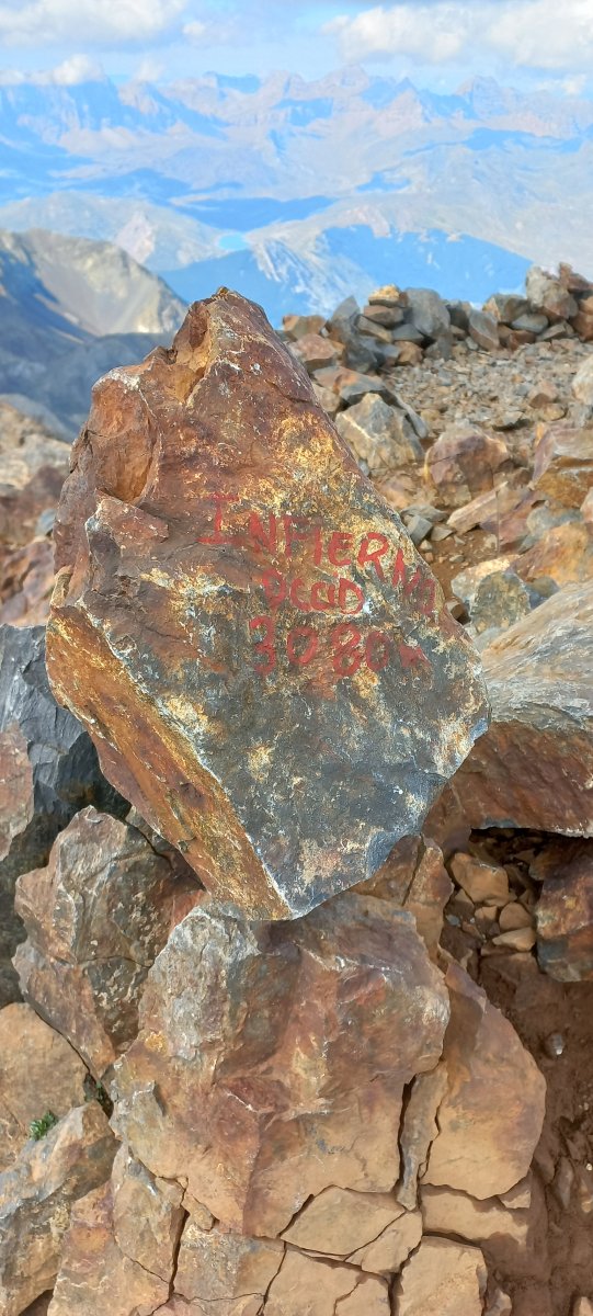 Infernuak M. (3073m) mendebaldeko tontorra