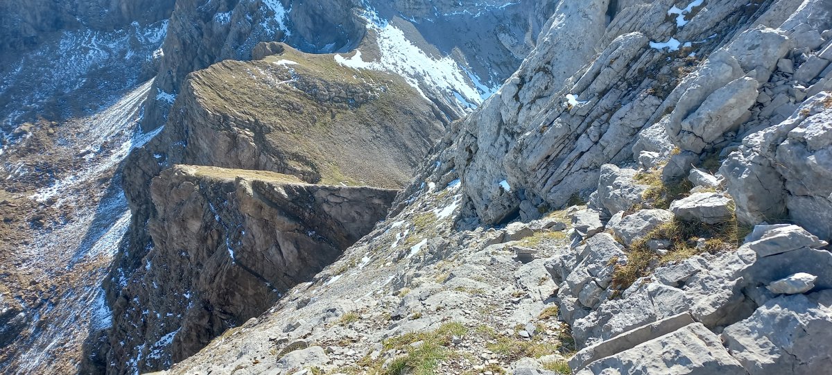 Llena del Bozo (2566m) igoerako bidea