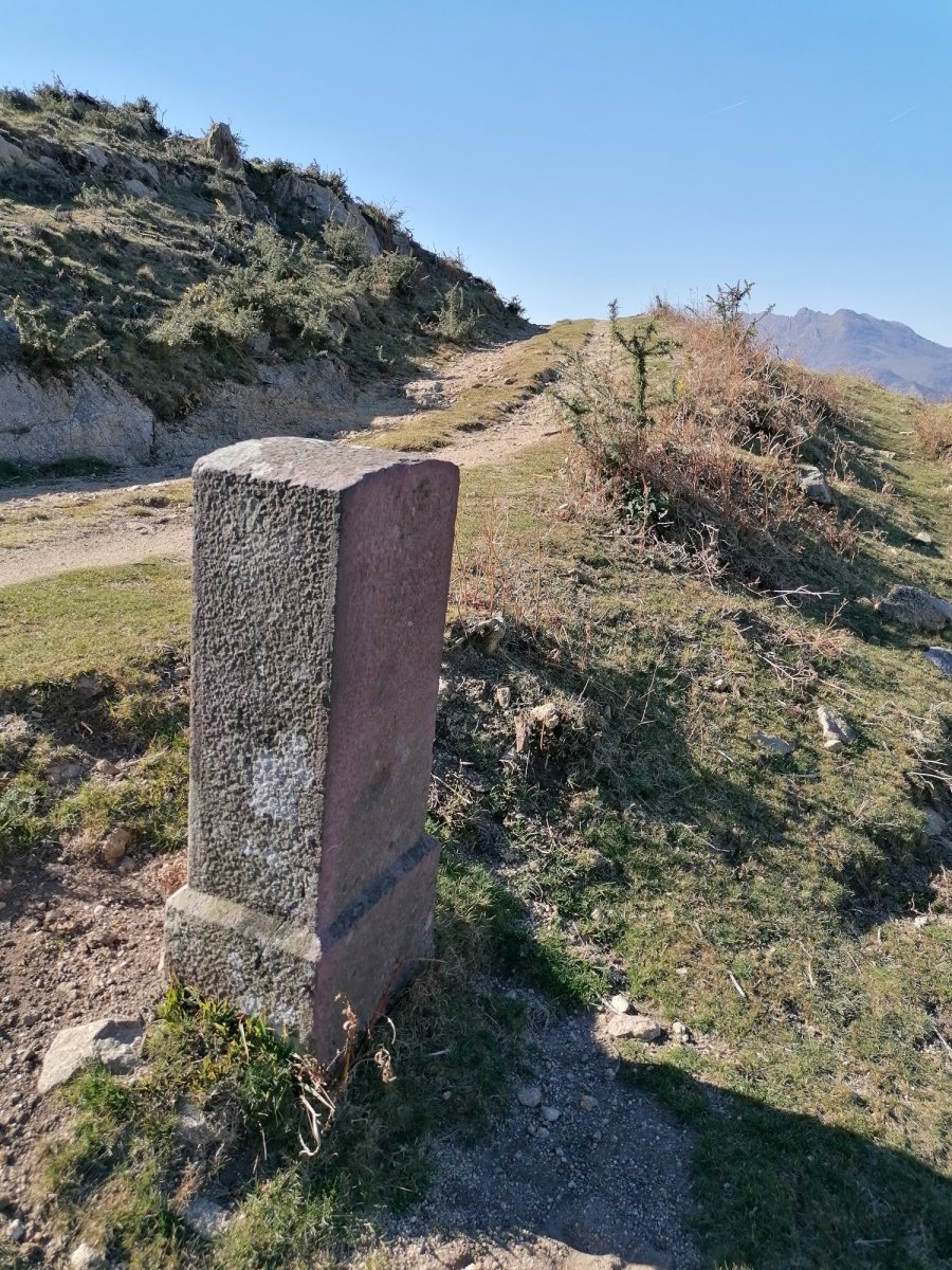 R4 mugarria, Alkozpe