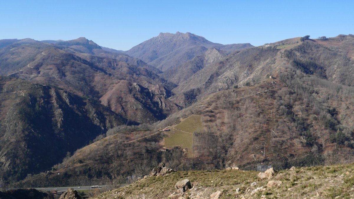 Endara ibarra eta Aiako Harria R2 mugarritik