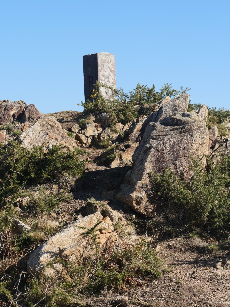 R6 mugarria Arranoko Harriaren inguruan