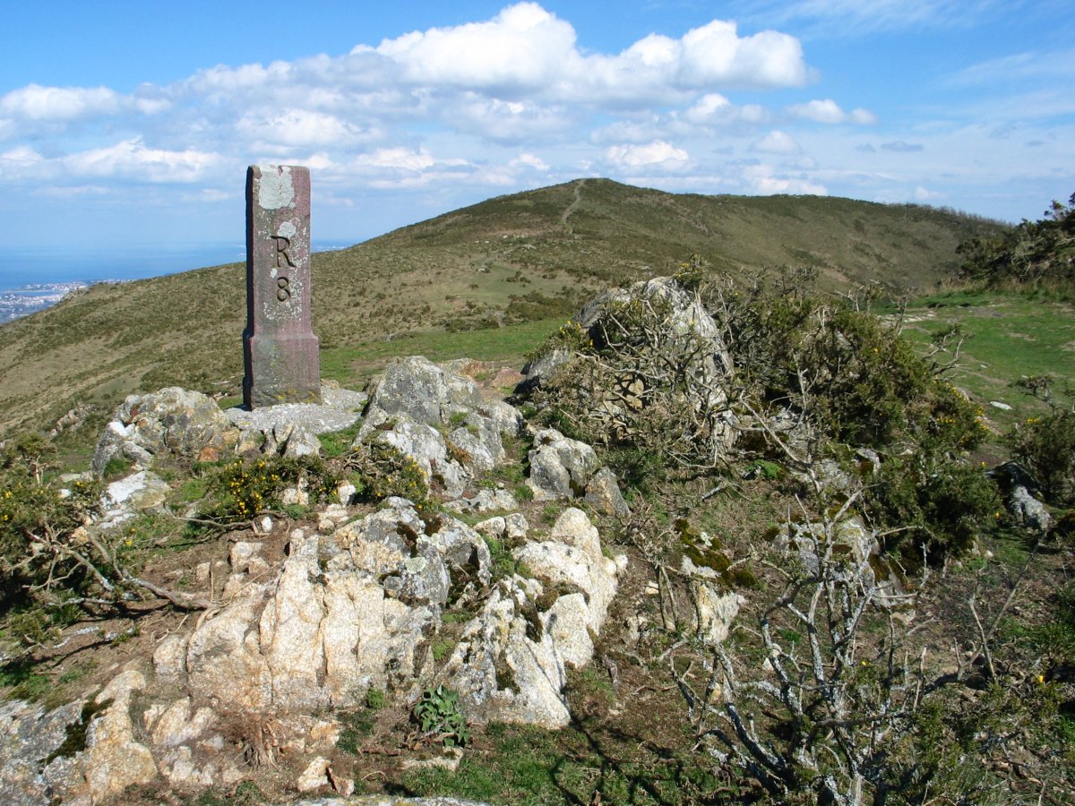 R8 mugarria, Zigorriaga