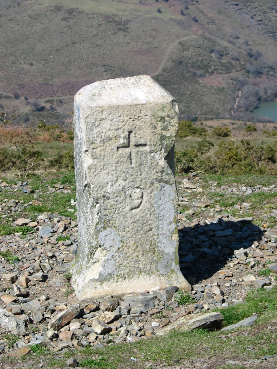 R9 mugarria, Manddale