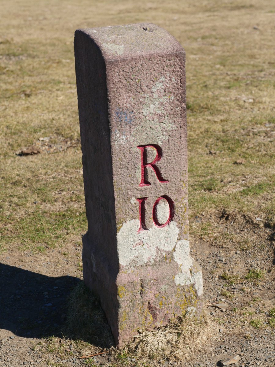 R10 mugarria, Manddale