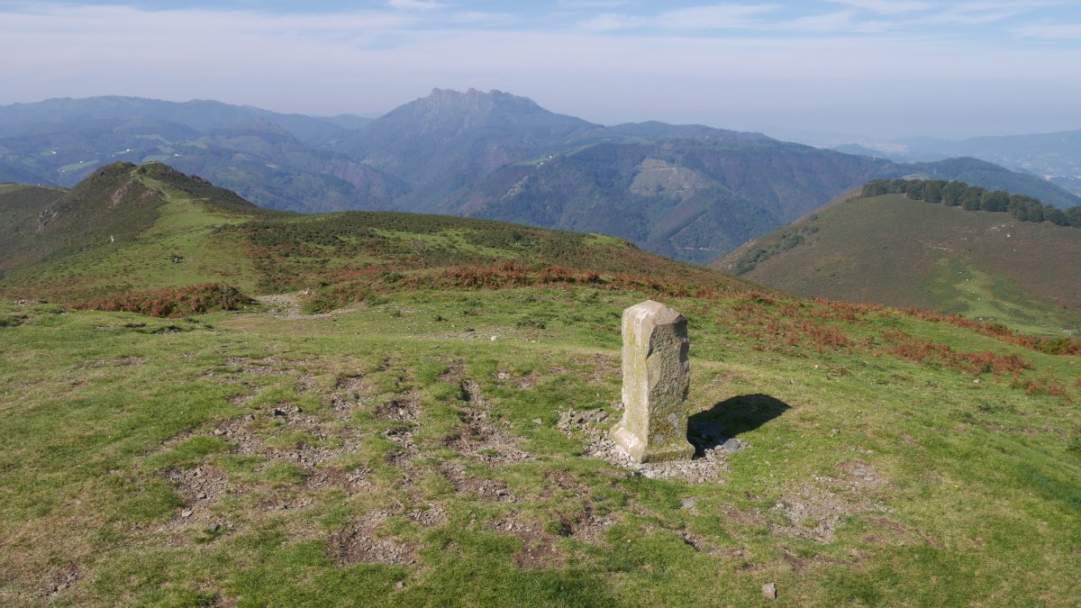 R9 mugarria, Manddale