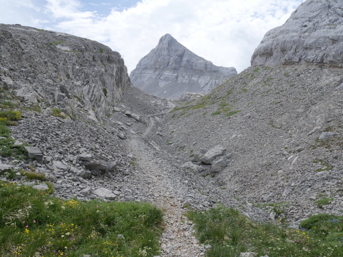 Lapiazean barrena Auñamendira gerturatzen