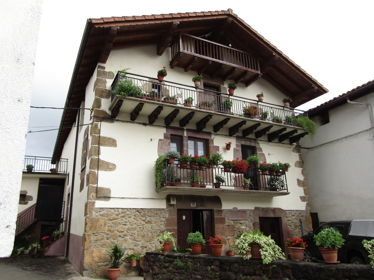 Etxeberria etxea, Artze-Donamaria