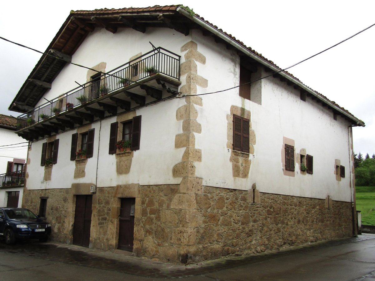 Ixtiria etxea, Artze-Donamaria