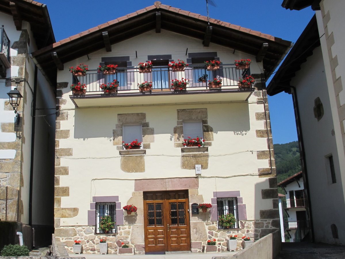 Apeztibea etxea, Eratsun