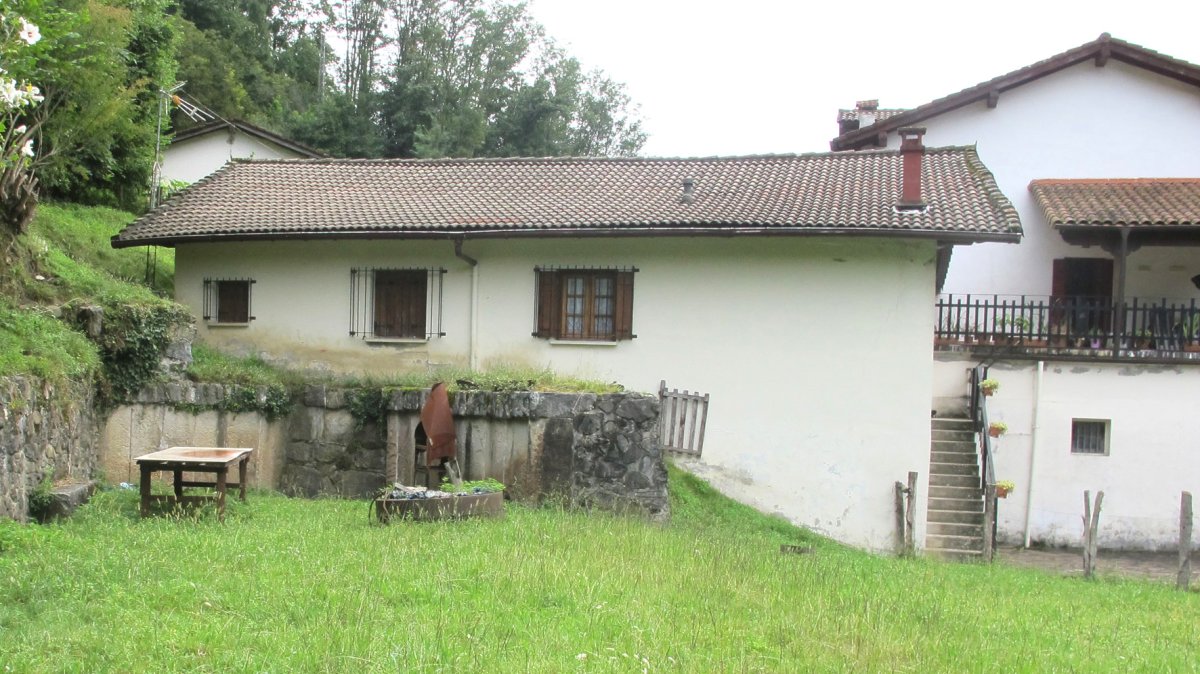 Uharteko Errota, Lesaka