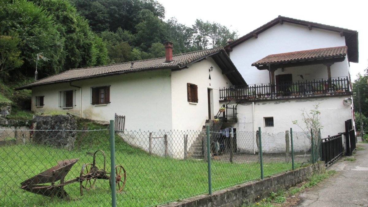 Uharteko Errota, Lesaka