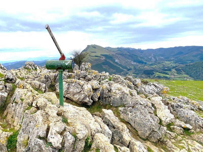 Tontorra. Atzean, Aloña Mendilerroa