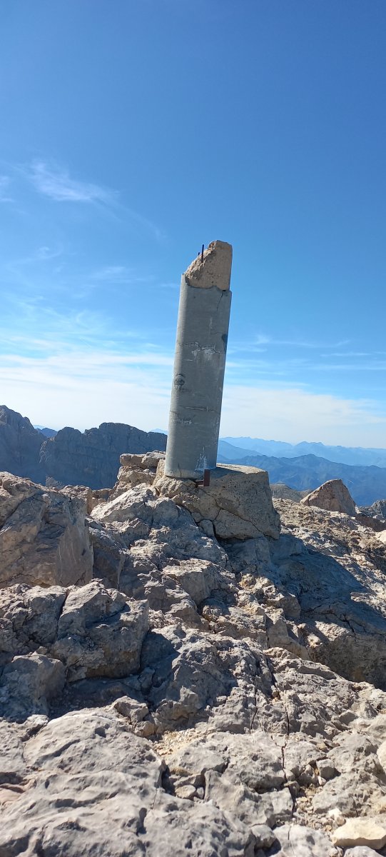 Torrecerredo (2649m) erpin geodesikoa
