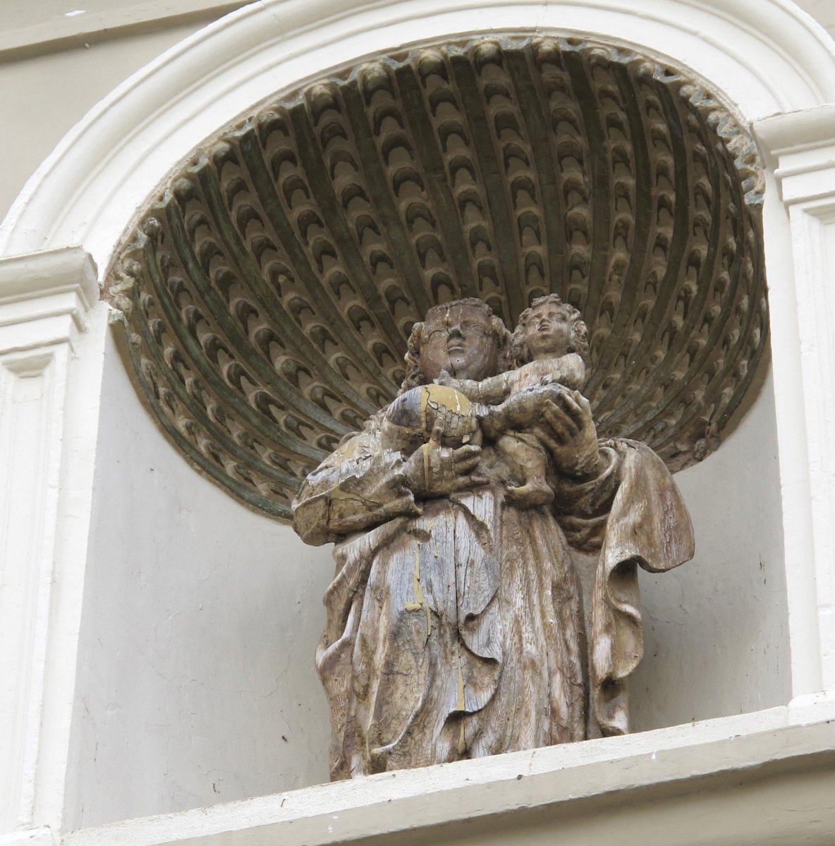 Andra Maria eliza, Tutera