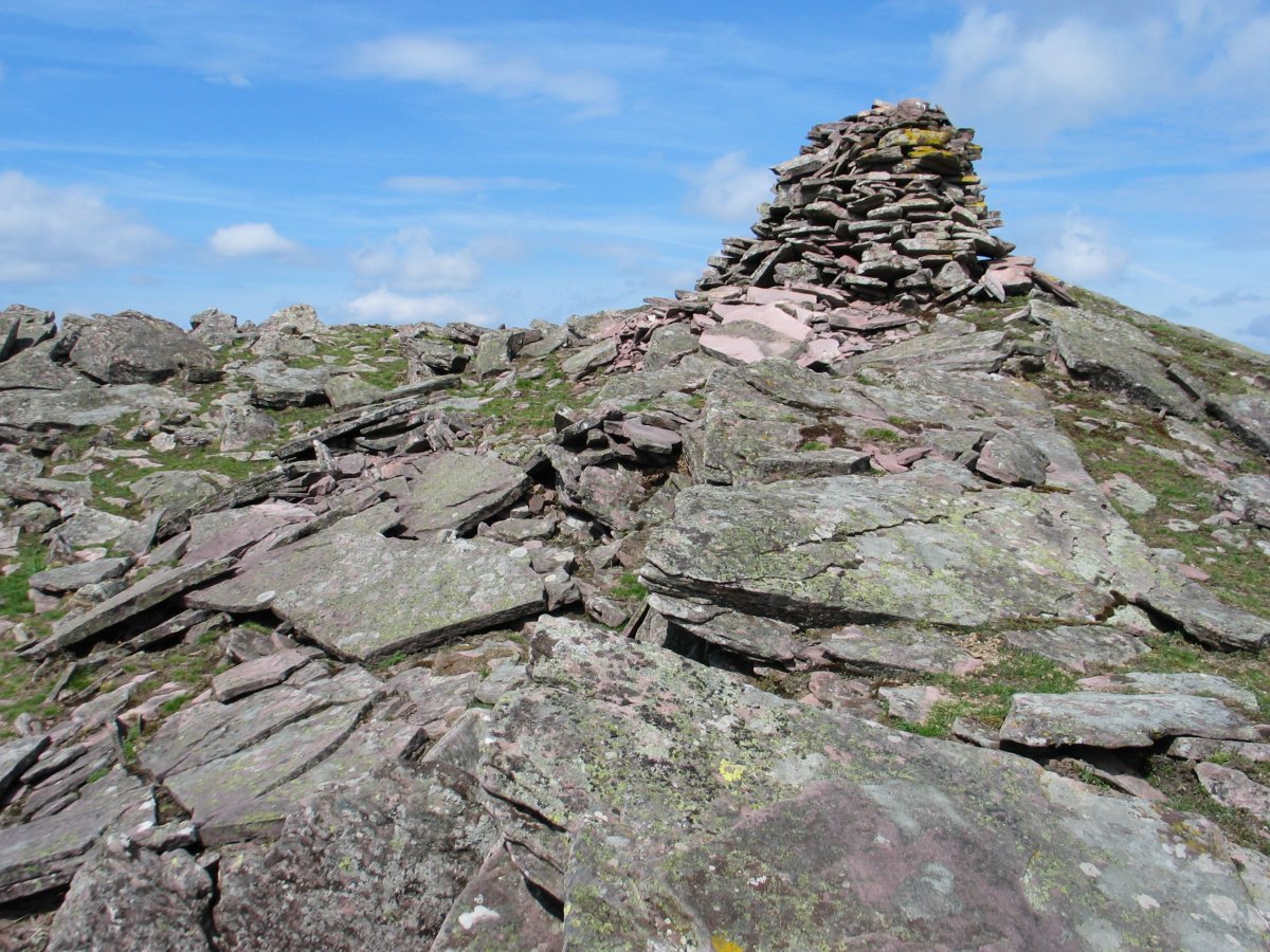 Ezkitz, tontorreko harripila