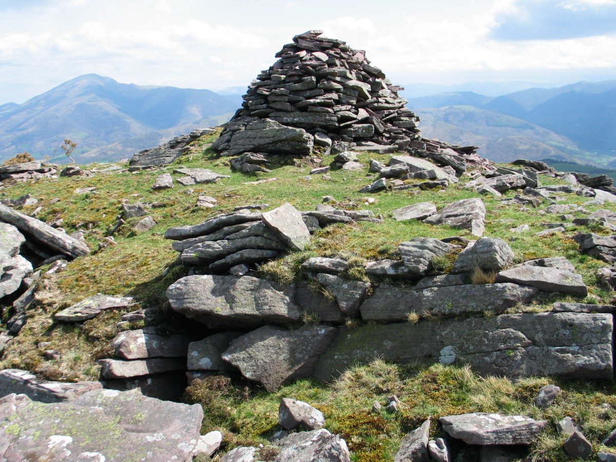 Ezkitz, tontorreko harripila