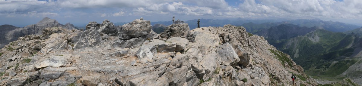 Hiru Errege Mahaia, tontorra