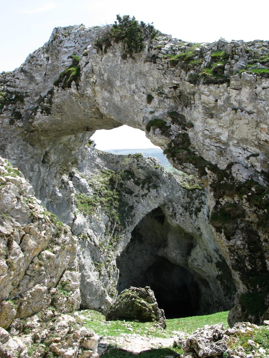 Harrizko zubia eta leizearen sarrera