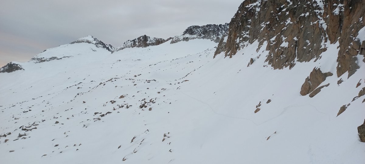 Aneto (3404m) glaziar zeharkaldia