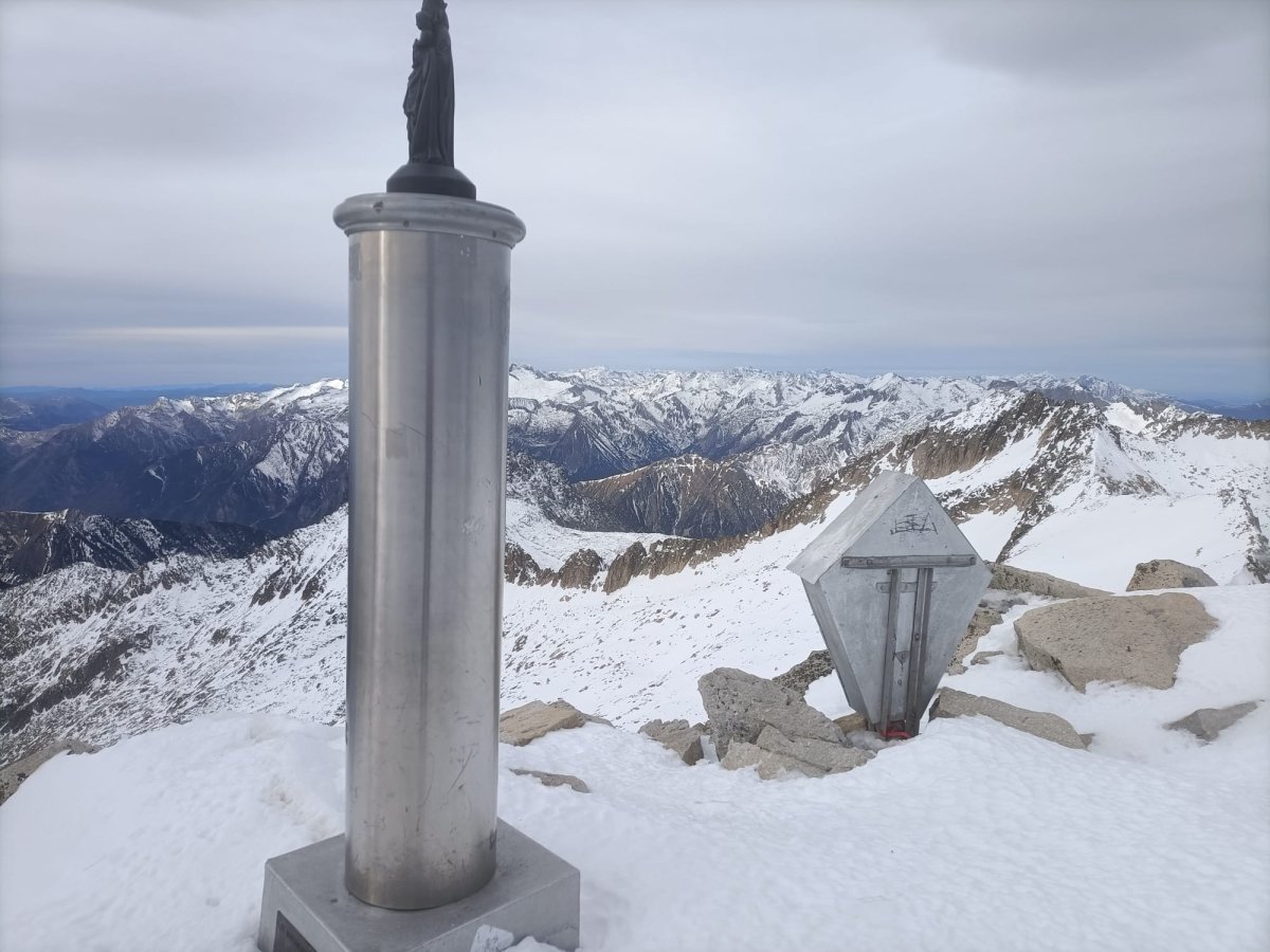 Aneto (3404m) tontorra