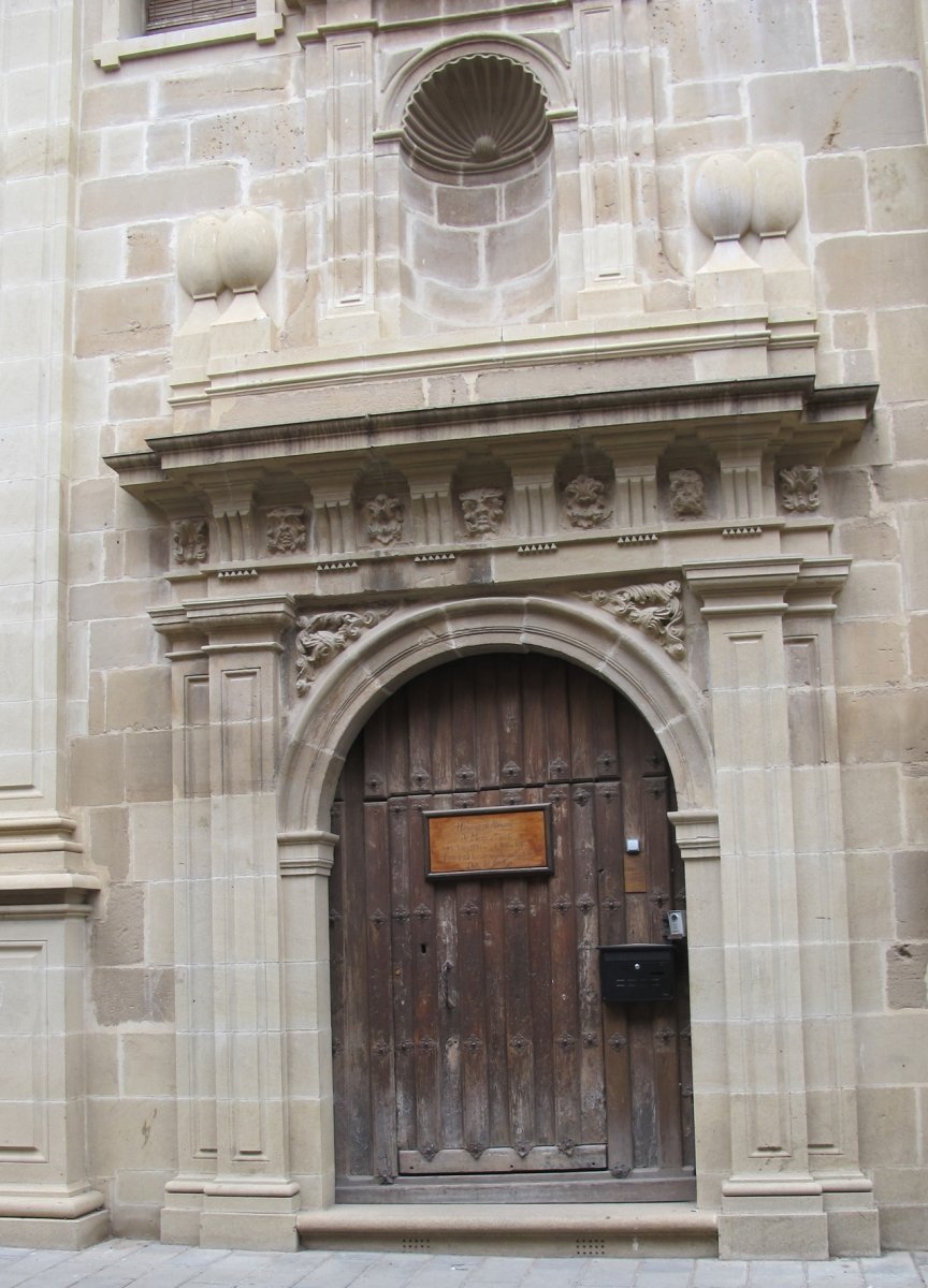 Dominikarrak komentua, Tutera