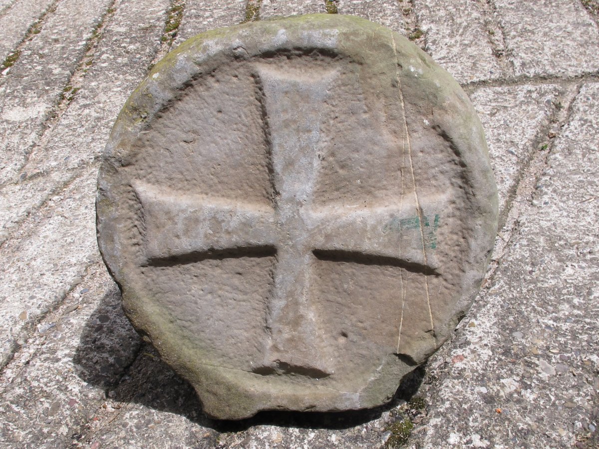 Hilarria Abadia etxeko atarian, Garde