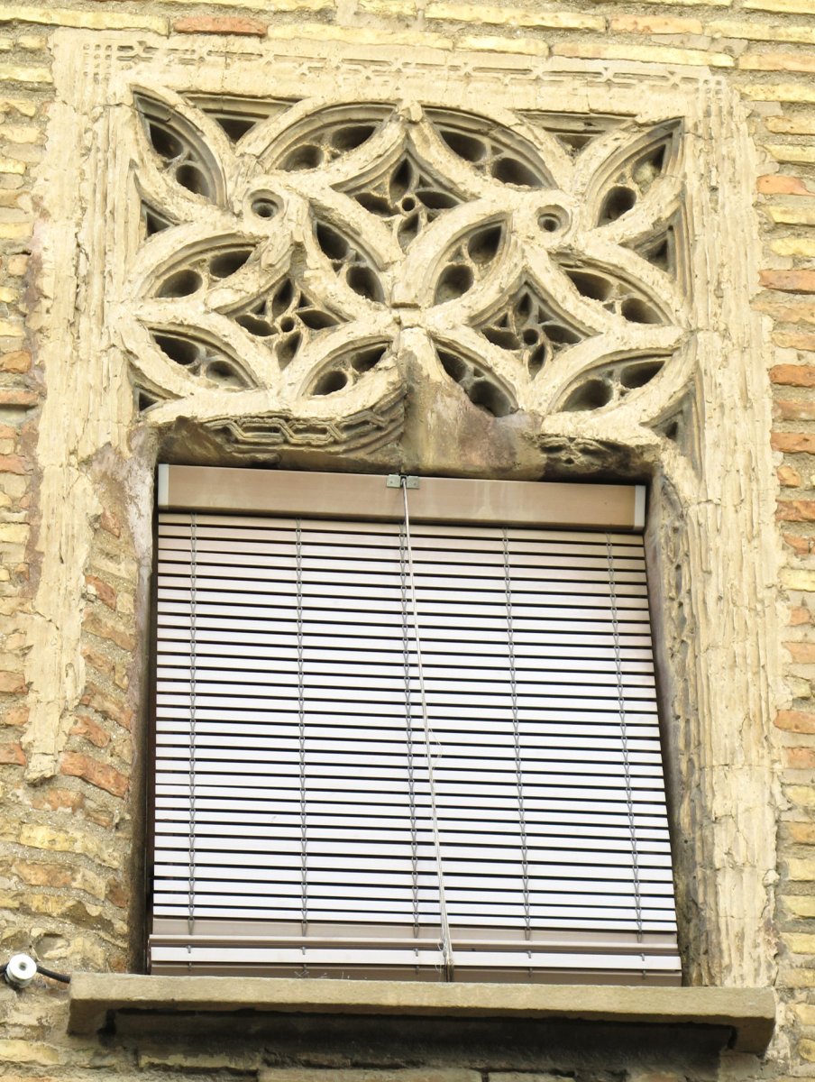 Granada de Ega jauregiko leihoa, Zangoza