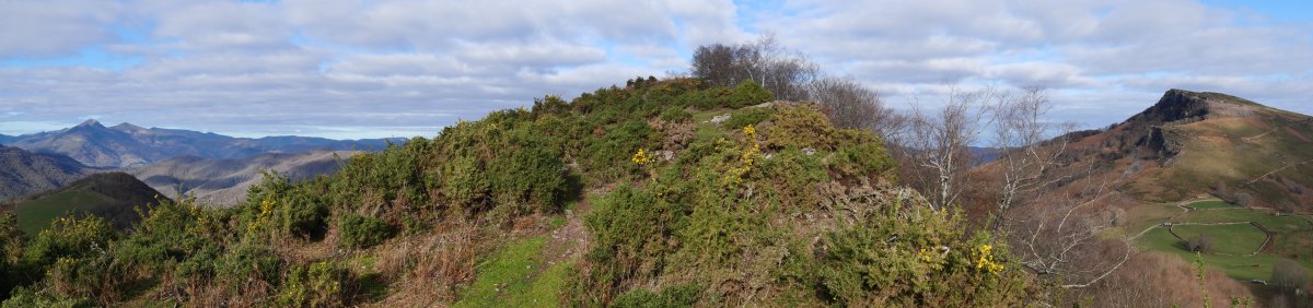 Larratzu, HEko bizkarrean gora